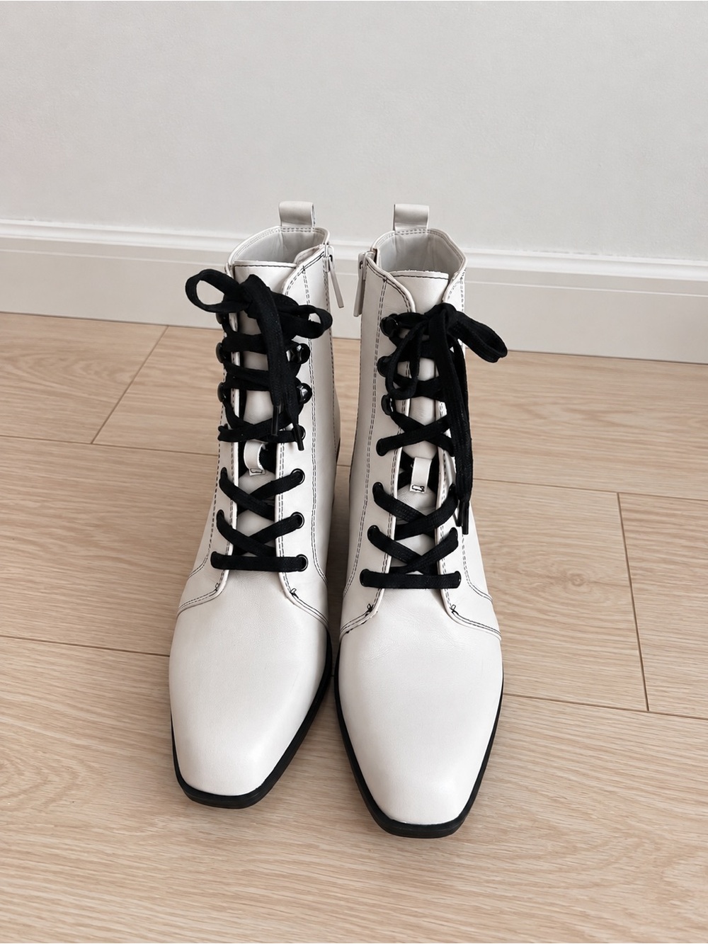 NaturalizerNaturalizer White Lace-Up Ankle Boots Black Block Heel Women’s Size 8